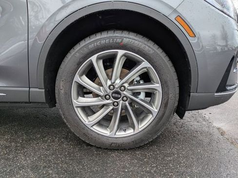 New 2026 Lincoln Corsair Premiere image 11