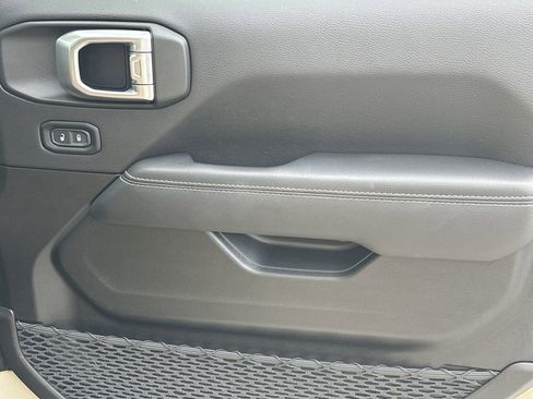 Used 2022 Jeep Wrangler Unlimited Sahara w/ Cold Weather Group image 15