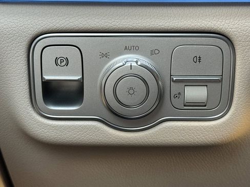 Used 2025 Mercedes-Benz GLE 350 4MATIC image 31