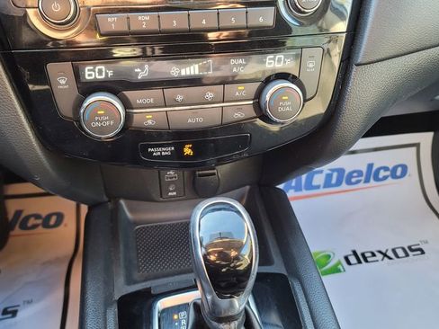 Used 2017 Nissan Rogue SV image 22