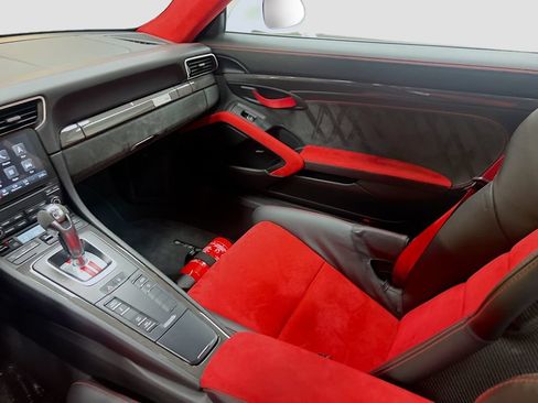 Certified 2018 Porsche 911 GT2 RS RWD image 24