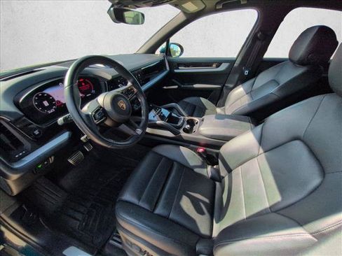 Used 2024 Porsche Cayenne S AWD/4WD image 10