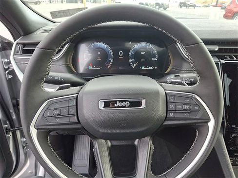 New 2025 Jeep Grand Cherokee L Altitude image 19