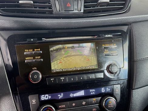 Used 2017 Nissan Rogue SV image 19