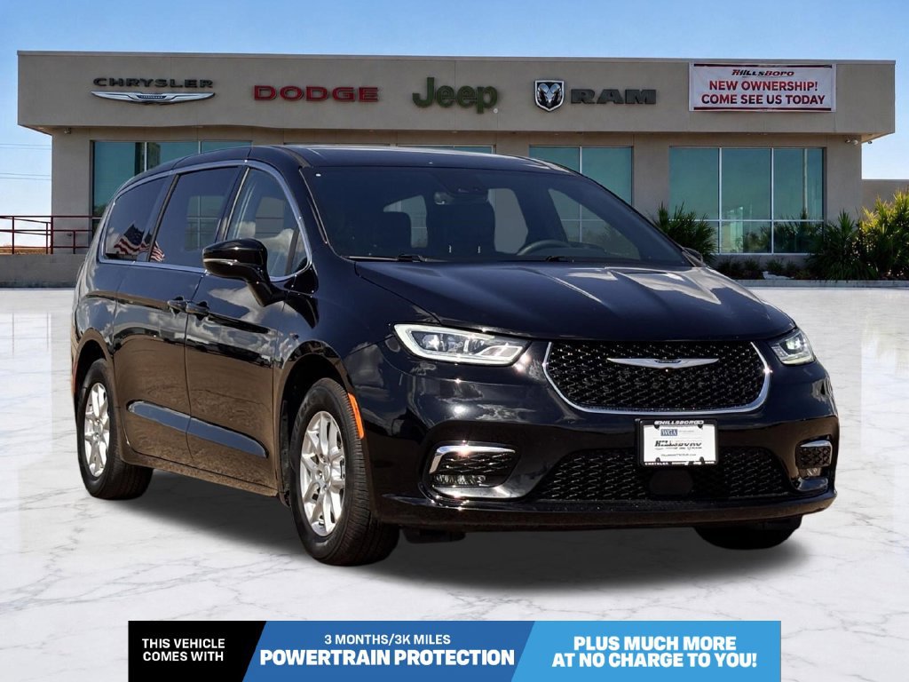 Used 2025 Chrysler Pacifica Select FWD image 1