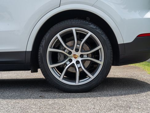 Certified 2023 Porsche Cayenne S AWD/4WD image 12