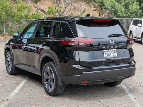 Certified 2025 Nissan Rogue SV FWD image 7