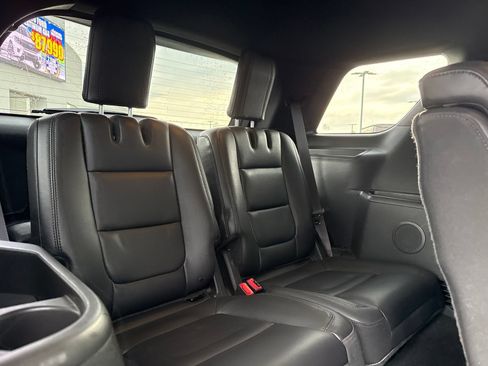 Used 2014 Ford Explorer XLT w/ Equipment Group 202A AWD/4WD image 18