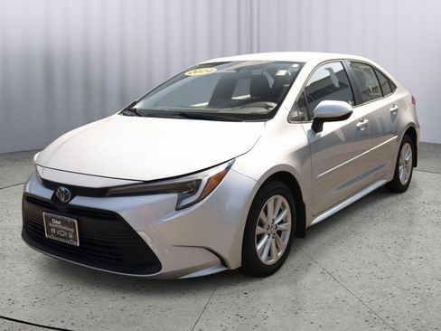 Used 2024 Toyota Corolla LE w/ LE Convenience Package AWD/4WD image 18