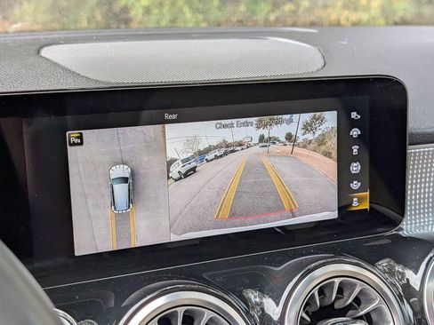 Used 2022 Mercedes-Benz GLB 250 image 23