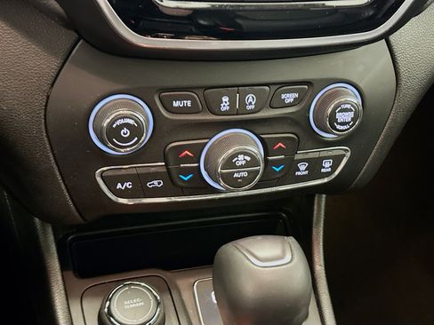 Used 2022 Jeep Cherokee Limited w/ Elite Package AWD/4WD image 24