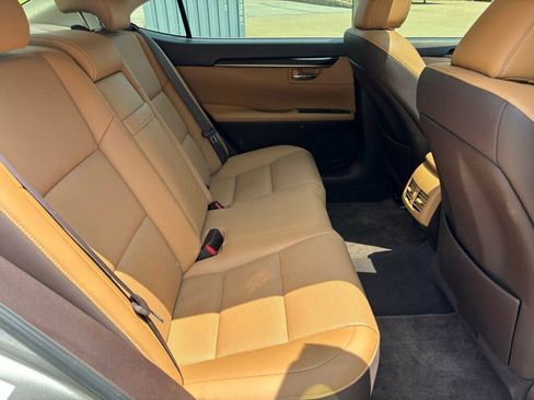 Used 2016 Lexus ES 350 w/ Premium Package w/Wood Trim FWD image 20