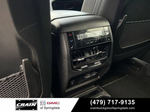 Used 2023 Jeep Grand Cherokee L Limited w/ Black Appearance Package AWD/4WD image 27