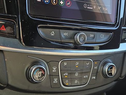 Used 2022 Chevrolet Traverse LT image 26