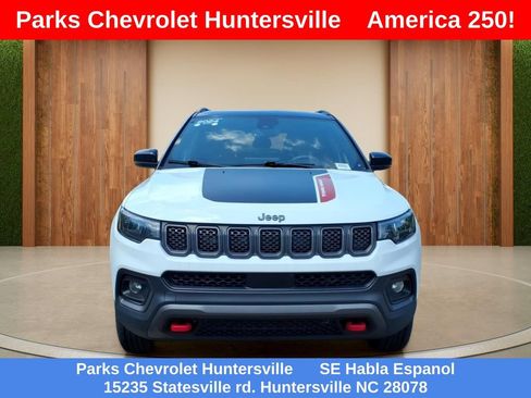 Used 2024 Jeep Compass Trailhawk AWD/4WD image 2