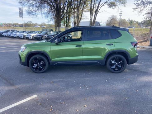 New 2026 Volkswagen Taos SE image 6