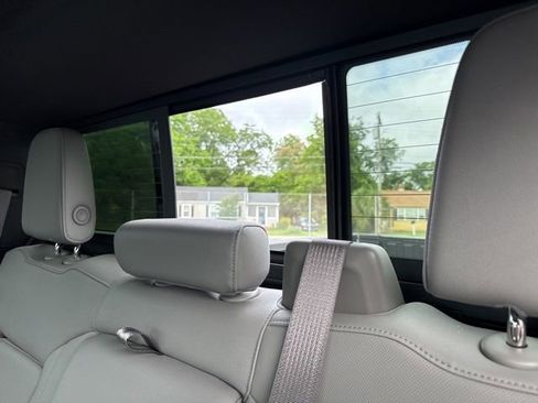 Used 2024 GMC Sierra 2500 SLT w/ SLT Premium Package AWD/4WD image 14