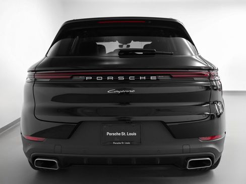 Certified 2025 Porsche Cayenne image 11