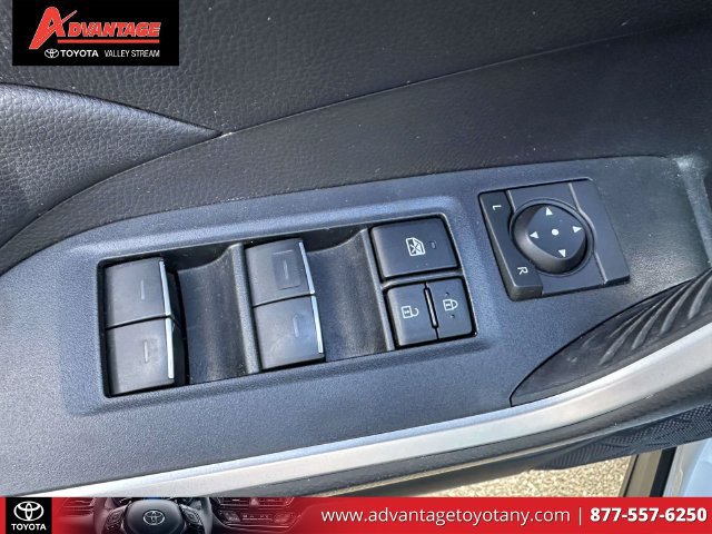 Used 2023 Toyota RAV4 XLE Premium AWD/4WD image 21