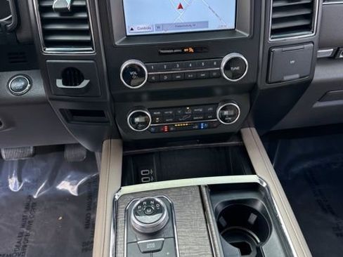 Used 2019 Ford Expedition Limited image 22