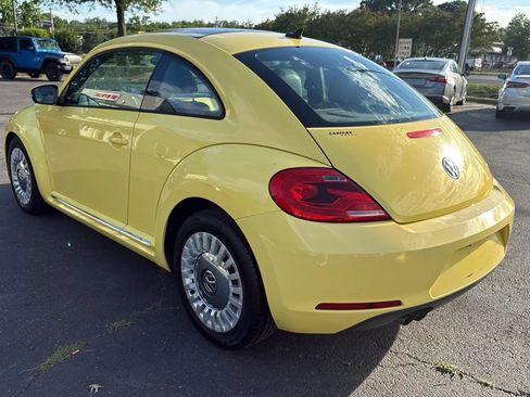 Used 2013 Volkswagen Beetle 2.5 FWD image 4
