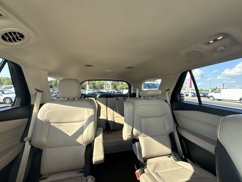 Used 2020 Ford Explorer XLT w/ Equipment Group 202A RWD image 32