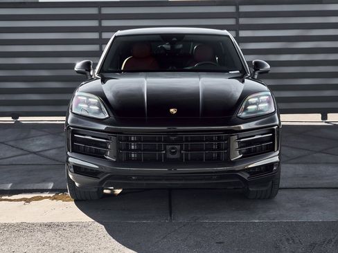 Used 2024 Porsche Cayenne Coupe image 12