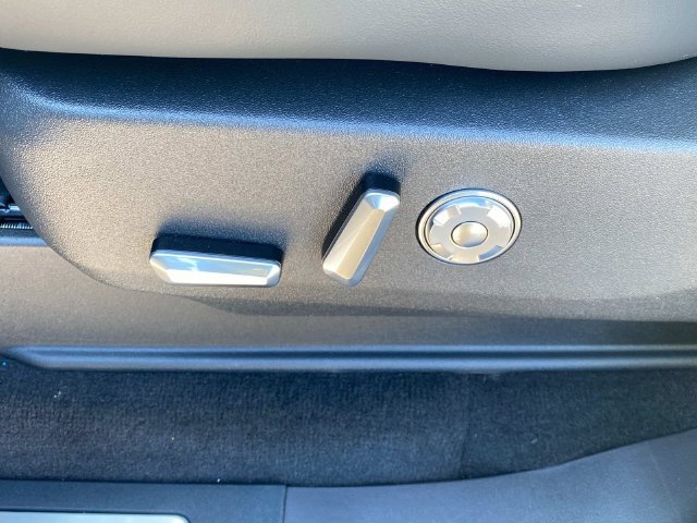 New 2026 Lincoln Navigator Reserve w/ Jet Appearance Package AWD/4WD image 13