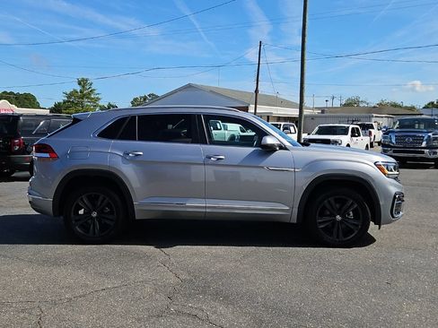 Used 2022 Volkswagen Atlas Cross Sport SEL R-Line AWD/4WD image 8