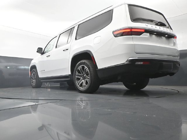 Used 2024 Jeep Wagoneer L Series II RWD image 34