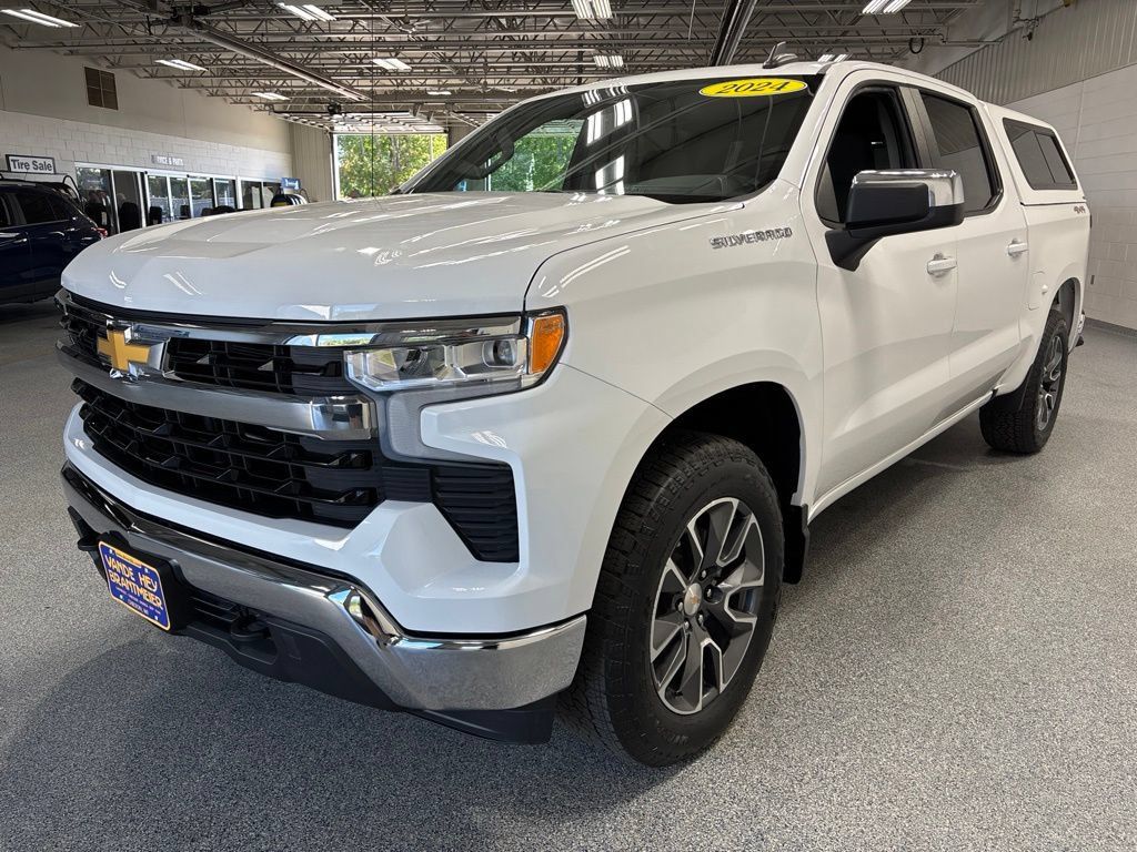 Used 2024 Chevrolet Silverado 1500 LT AWD/4WD image 3