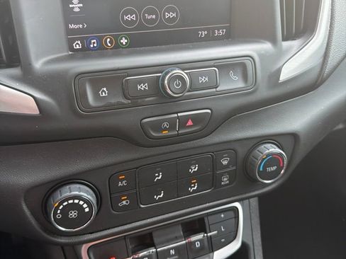 Used 2024 GMC Terrain SLE AWD/4WD image 10