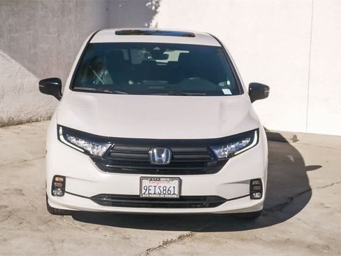 Used 2023 Honda Odyssey Sport image 2