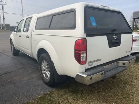 Used 2017 Nissan Frontier SV image 2