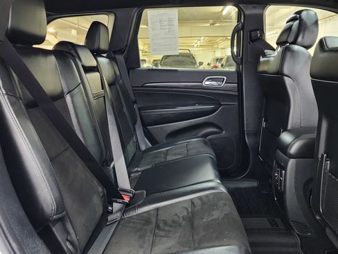 Used 2020 Jeep Grand Cherokee Laredo w/ Quick Order Package 2BN North image 19