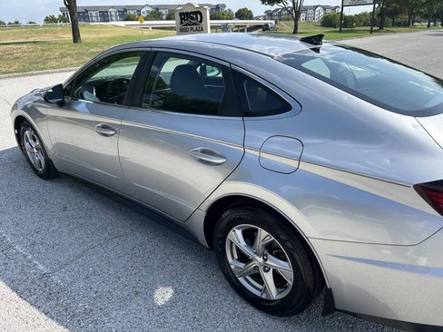 Used 2021 Hyundai Sonata SE FWD image 4
