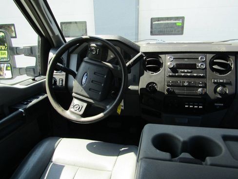 Used 2014 Ford F250 XL w/ Power Equipment Group image 19