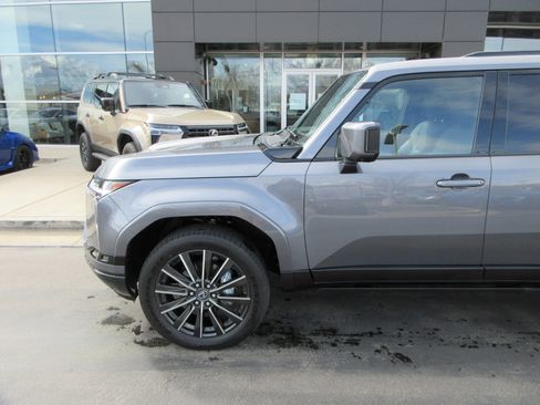 Used 2026 Lexus GX 550 w/ Cold Area Package image 2