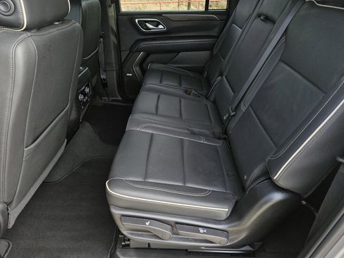 Used 2024 Chevrolet Suburban Premier image 26