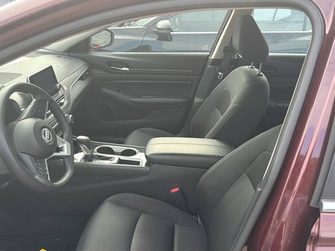 Used 2024 Nissan Altima 2.5 SV FWD image 7