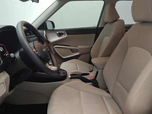 Used 2023 Kia Soul LX w/ LX Technology Package image 17