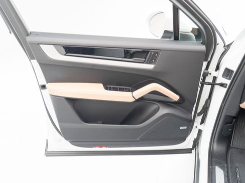 Certified 2026 Porsche Cayenne AWD/4WD image 20