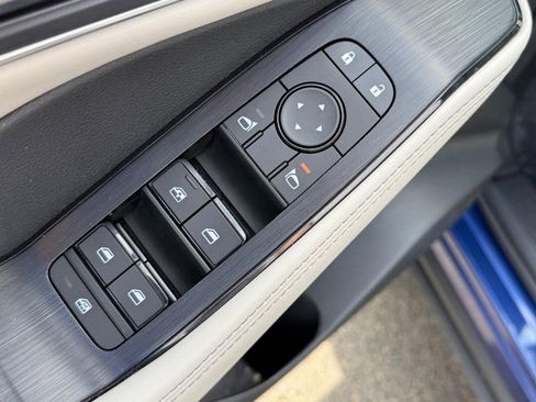 Used 2021 Nissan Rogue SV w/ Premium Package image 18