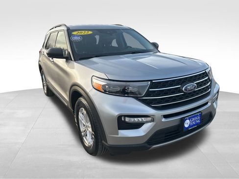Used 2022 Ford Explorer XLT w/ Equipment Group 202A image 10