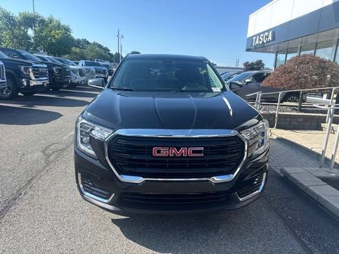 Used 2024 GMC Terrain SLE AWD/4WD image 2
