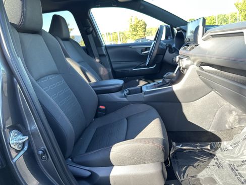 Used 2025 Toyota RAV4 SE image 33