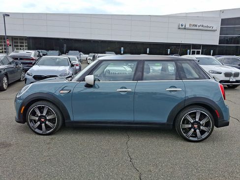 Used 2023 MINI Cooper 4-Door Hardtop w/ Multitone Edition image 4