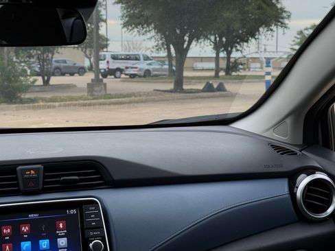 Used 2025 Nissan Versa SV FWD image 35