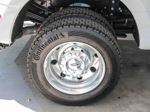 Certified 2026 Ford F450 Platinum w/ FX4 Off-Road Package AWD/4WD image 12