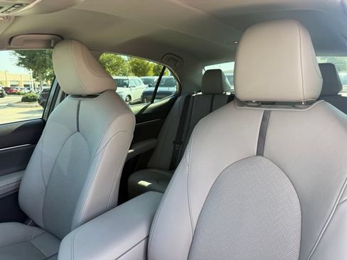Used 2021 Toyota Camry XLE FWD image 13